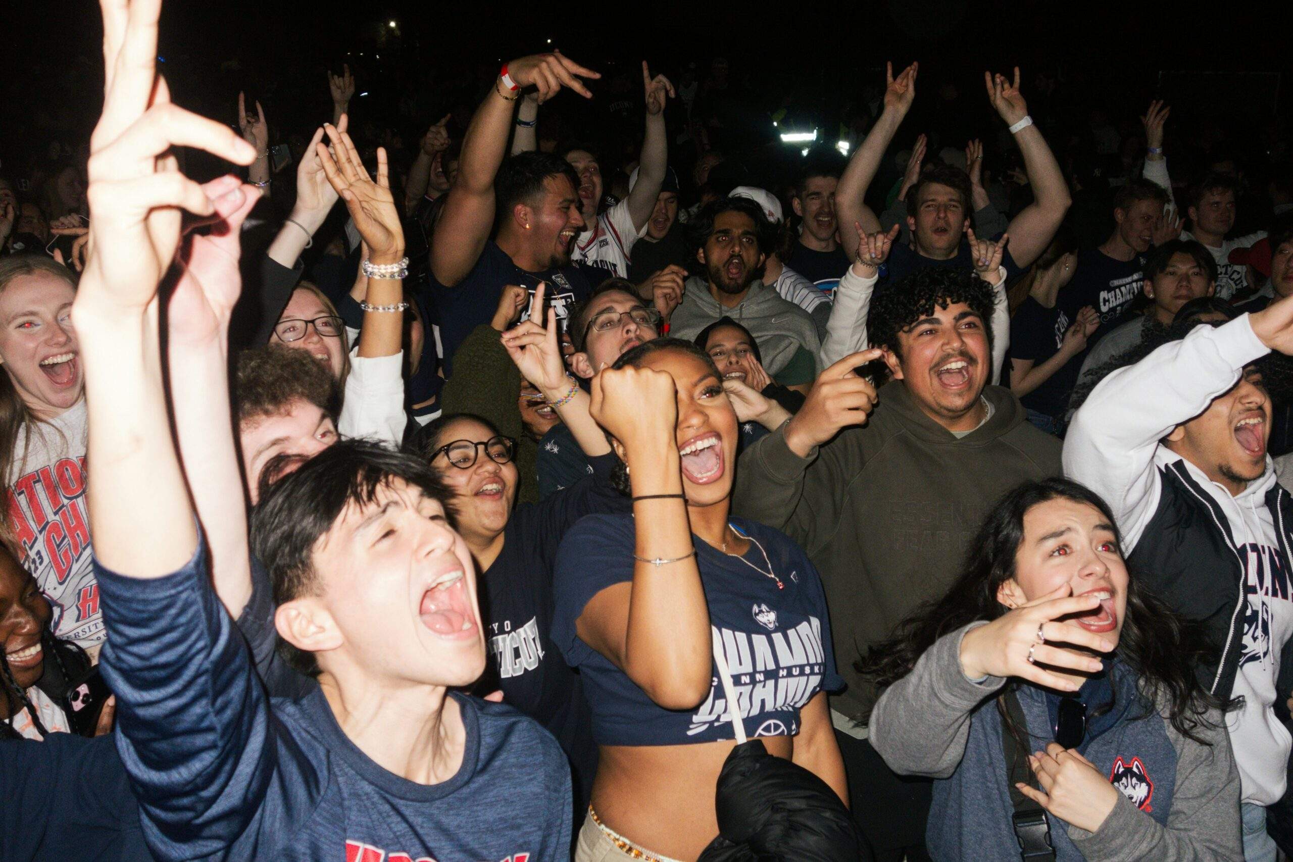 An image showing a cheering crowd at the Brawl Stars World Finals event