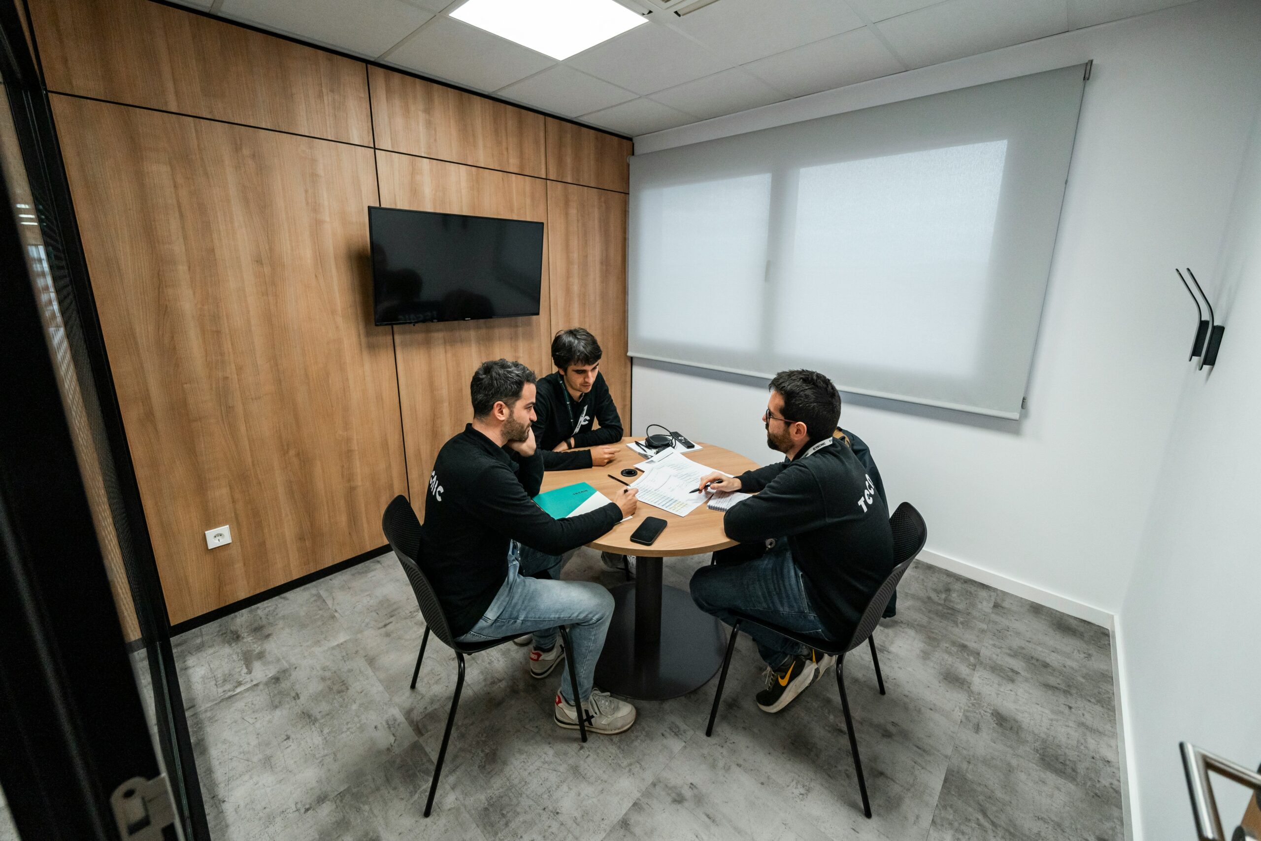 Screenshot of professional player discussing strategy adjustments live-streamed